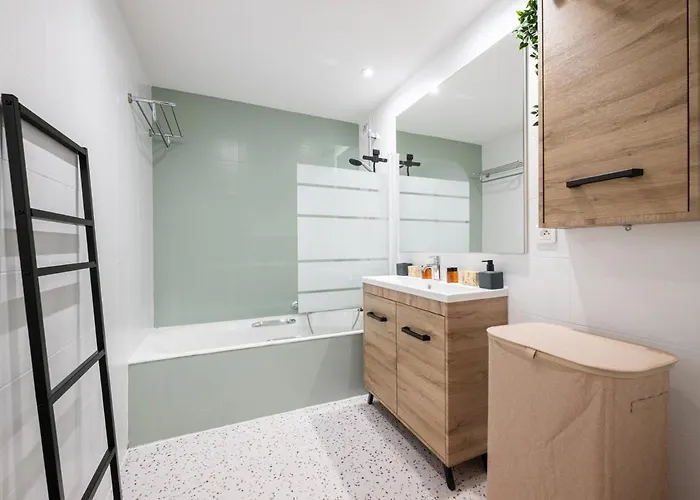 Le Marni Avec Parking Prive * マントン