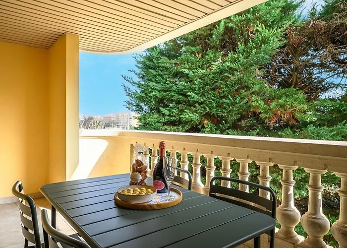 Le Marni Avec Parking Prive アパート マントン